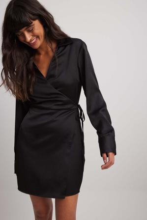 NA-KD Robe chemise courte nouée à la taille - Robe Portefeuille - Noir - EU 32