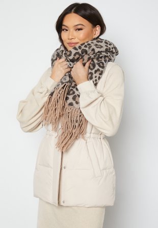 Pieces - Jira Wool Scarf - Natural AOP Leo - Kläder - - Bubbleroom