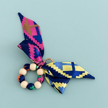 Nyckelring med träpärlor armband 1 1