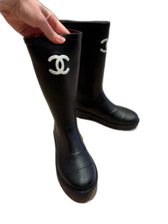 Svarta Chanel stövlar med logga
