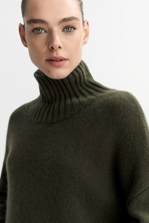 Soft Goat - Girlfriend turtleneck - Kashmirtröja dam - L - Olive
