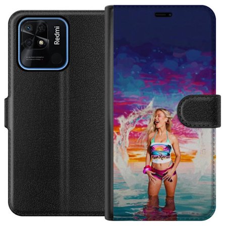 Kompatibel Tegnebogsetui til Xiaomi Redmi 10C Blond kvinde i farverigt strandtøj, der leger i havet ved solnedgang