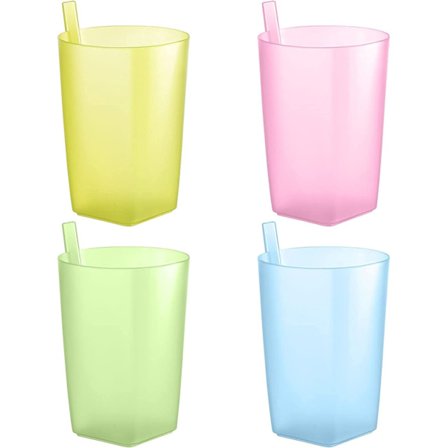 4 stk. Lækagesikre kopper med sugerør i forskellige farver - Plastik - til småbørn og børn