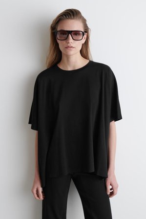 COS Women's Oversized T-Shirt Med Fladdermusärm in Svart