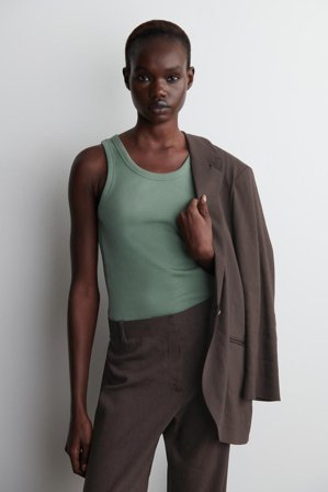 COS Frauen Geripptes Tanktop in Grün