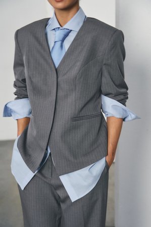 Laura Wittek x NA-KD V shaped Fitted Blazer - Skræddersyet blazer - Grå - EU 40