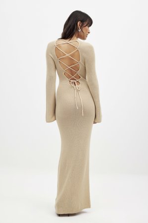 NA-KD Strick-Maxikleid mit Spitzenbesatz und offenem Rücken - Langärmlige Maxikleider - Beige - M (EU 38-40)