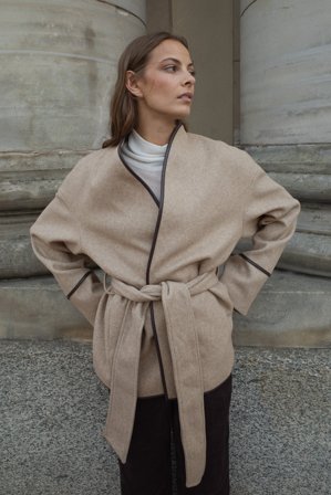 NA-KD - Kort kåpe med kontrastkant - Vårjakker - Beige - EU 32