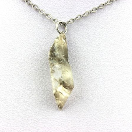 Stenar och mineraler. Halsband av rågips. 10 ct. Marcieu, Isère, Frankrike.