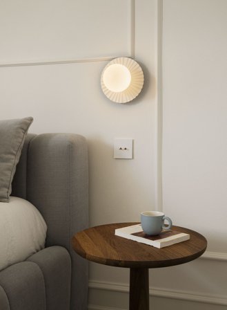 Liila Muuse small vegglampe IP44 - hvit/opal