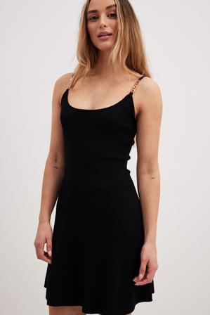 NA-KD Robe en maille fine à boucle dorée - Robes Nuisette - Noir - Medium