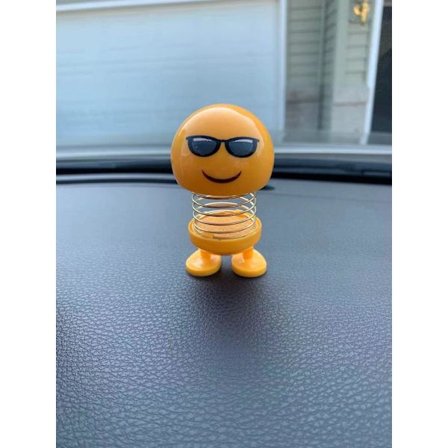 Ristende hodeleketøy bilpynt hodedukke søt tegneserie morsom ristende hoderobot søt bildashboarddekorasjon bil (kul) gul