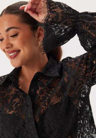 Happy Holly Buttoned Lace Shirt Klær