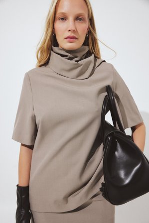 NA-KD Scarf Detail Tailored T Shirt - Tørklæde toppe - Brun - EU 44