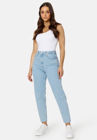TOMMY JEANS Mom Tapered Jeans 1AB Denim Light Klær