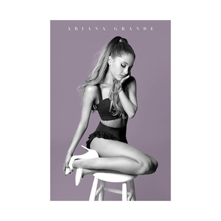 Ariana Grande Pose Poster En Storlek Flerfärgad