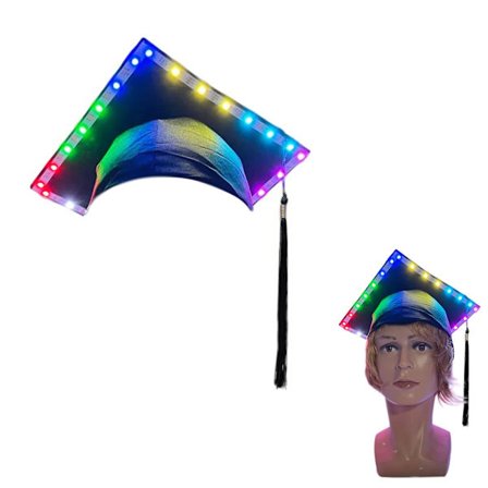 Teinien valmistujaislakki hapsuilla korkeakoulun valmistujaislakkiin akateeminen lakki