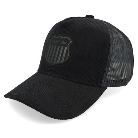 Mitchell & Ness - Svart trucker Caps - Corduroy Shield Black/Black Trucker @ Hatstore