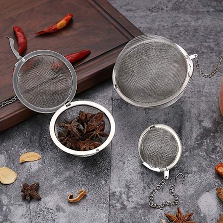 1 stk Krydderkule i rustfritt stål med kjede, finmasket sil for te, urter, buljong og hot pot