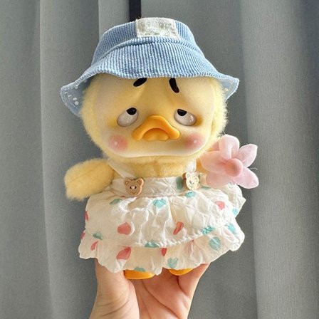 Blå kaninhat + vedhæng krøllet hjertenederdel gul, irriterende and plys serie dukketøj blind box lille gul and dukketøj