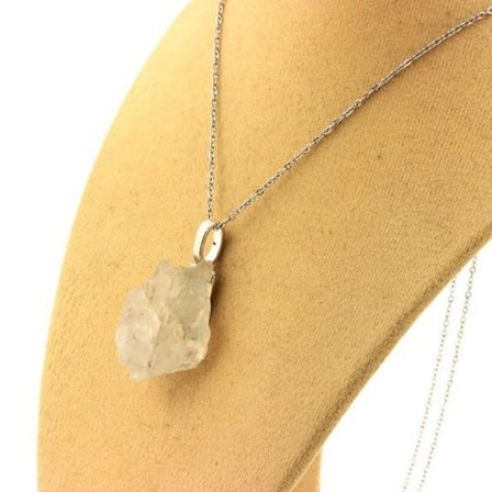 Stenar och mineraler. Rå Kunzite halsband. 31,81 cent. Konarprovinsen, Afghanistan.