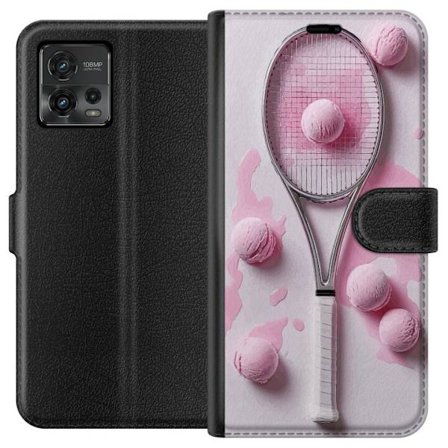 Kompatibelt Plånboksfodral till Motorola Motorola Moto G72 Rosa glasskulor och tennisrack i en kreativ stillbild med lekfull popkänsla och modern de