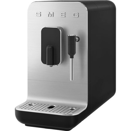 Smeg BCC02BLMEU espressomaskine m. mælkskummer - Sort | KitchenOne