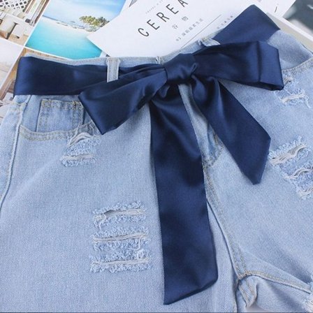 Leveät vyötärövyöt Silkkihuivi SININEN