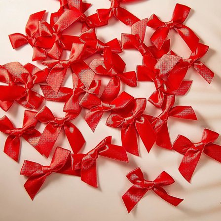 24 självhäftande satinslöjfbågar för DIY-hantverk Alla hjärtans dag Baby shower Korttillverkning Prydnader, 5 cm bredd (röd)