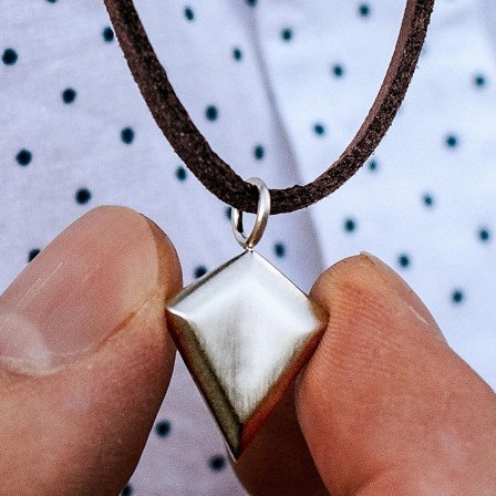 Iconic | Collana in pelle con punta di freccia argentata per uomini - Collane in pelle