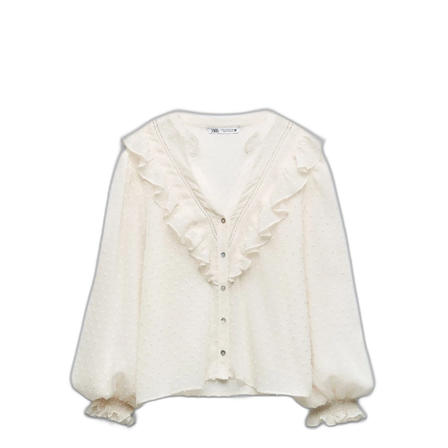 Vit blus med volangdetaljer
