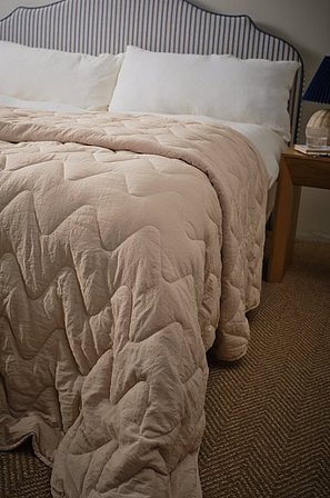 Jotex - Tagesdecke Hellbeige - RORY - Kaufe Tagesdecken bei Jotex