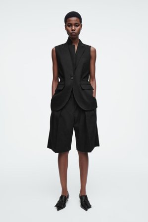 COS Frauen Lange Shorts Aus Leinen Mit Falten in Schwarz