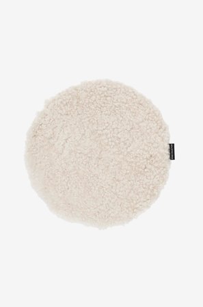 Skinnwille - Sittplätt fårskinn rund Curly - Brun - Sittkuddar & stolsdynor - Från Homeroom