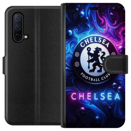 Kompatibel Tegnebogsetui til OnePlus Nord CE 5G Chelsea Football Club logo med blåt og lilla neonlignende røg mønster i baggrunden