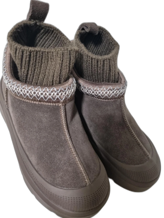 Bruna boots med stickad kant från Gifanni