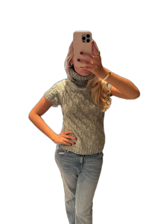 Grå stickad polotröja med kort ärm