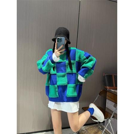 Damstickad höst-vintertröja Färg-kontrast rutig vadderad topp Tredimensionell flockning Blue 62*120*42cm