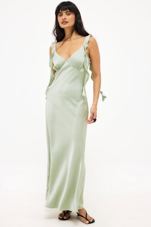 NA-KD Satin Ruffle Shoulder Maxi Dress - Flæsekjoler - Grøn - EU 34