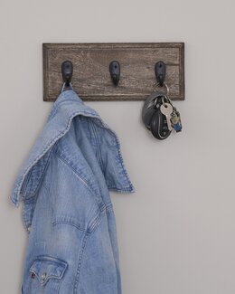 Henger av mangotre/metall Brun