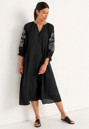 Cellbes of Sweden - Kjole med broderi i sort / beige til damer i størrelse 62/64