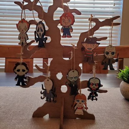 Halloween-pynt, avtakbart Halloween-tre i tre med tegneserieanheng for hjem, stue, kontordekorasjon