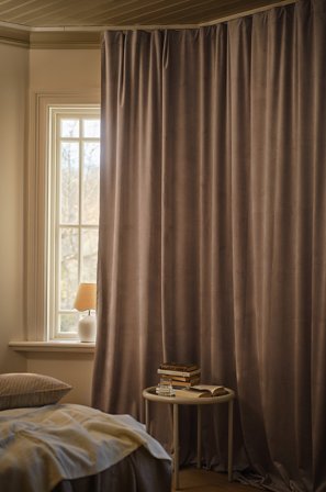 Jotex - Mørkleggingsgardin 1-lengde Ekstra Bred Brun - ELSIE - Kjøp Fløyelsgardiner hos Jotex