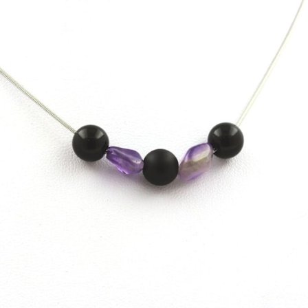 Stenar och mineraler. 8 mm svart agat pärlhalsband + brasiliansk ametist + matt svart onyx rostfritt stålkedja.