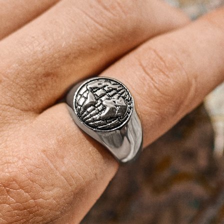 Atlas | Pečatný prsteň v striebornej farbe z ocele so symbolom sveta pre mužov - Pečatné prstene