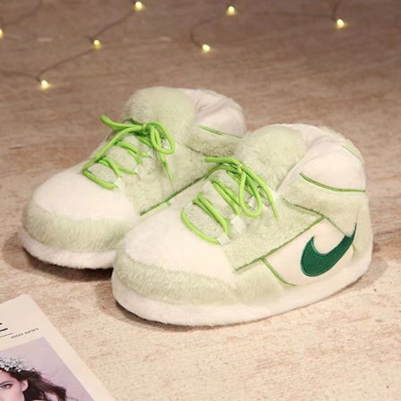 Sneakers-lignende plys hjemmesko kreative omslag fluffy varme vintersko indendørs bomuldssko