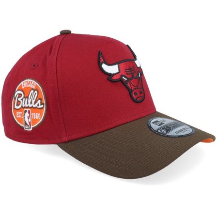 New Era - NBA Röd adjustable Keps - Chicago Bulls Mixed Crowns 9FORTY Maroon/Walnut A-frame Adjustable @ Hatstore