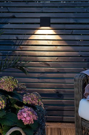 Jotex - Solcelledrevet vegglampe Wally Cube Black mdf / metall - Kjøp Utebelysning hos Jotex