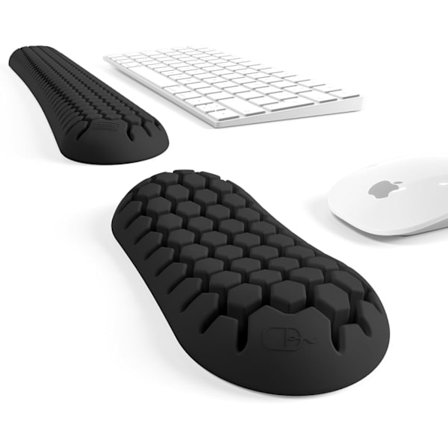 Tastaturhvilesett med bikubedesign og ergonomisk utformet håndledds- og musestøtte.