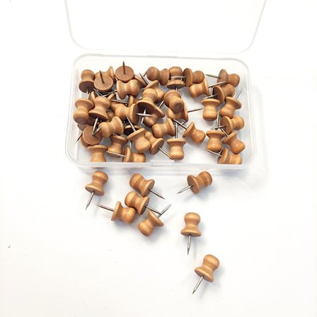 100 stk. dekorative tre-knappenåler med eske for oppslagstavle